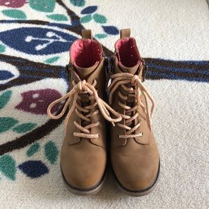 Brown side zip boot